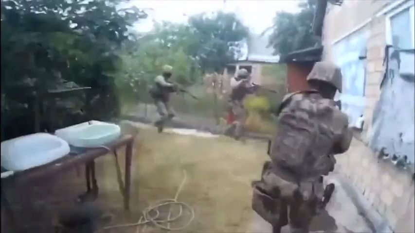 Video: Ukrajinské komando osvobodilo rukojmí z nepřátelského území